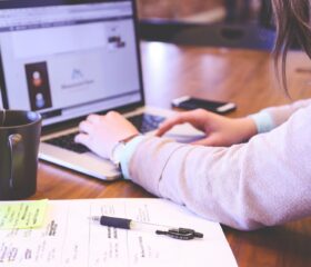 פענוח השקעות נכסים מובנים מראש: המדריך המקיף שלך לנדל"ן מחוץ לתוכנית